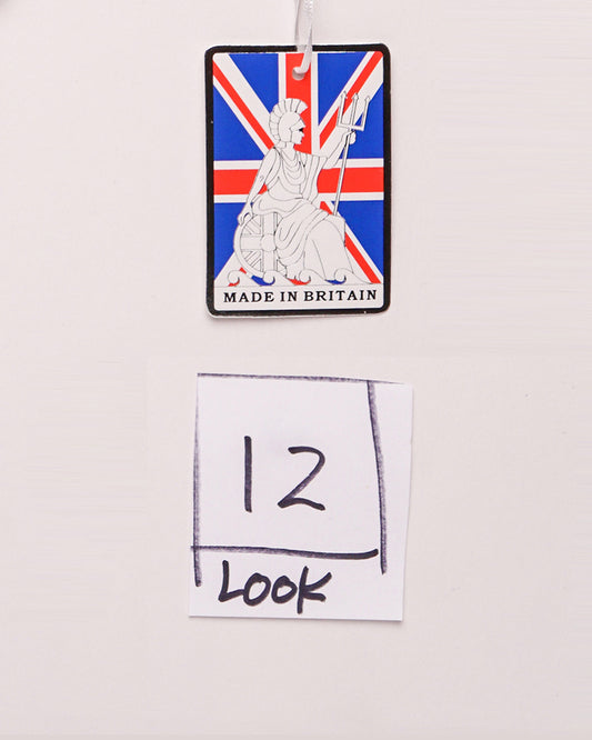LOOK 12 Monster Swan